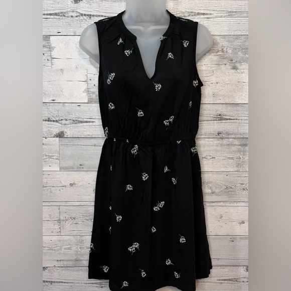 Old Navy Dresses & Skirts - Old navy sleeveless sundress size medium